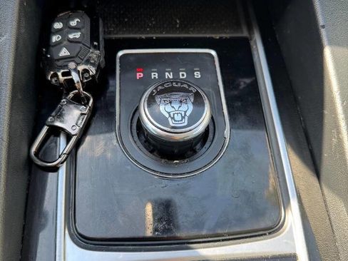 Used 2017 Jaguar F-PACE R-Sport image 26