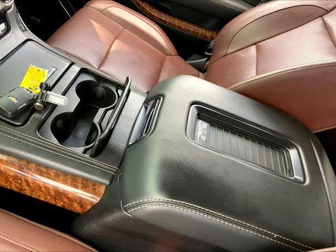 Used 2019 Chevrolet Suburban Premier w/ Premier Plus Edition image 17