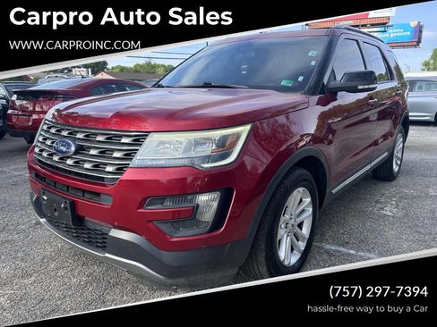 Used 2016 Ford Explorer XLT image 1