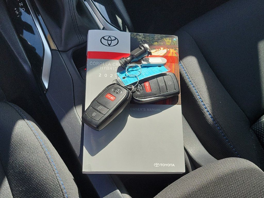 Used 2024 Toyota Corolla Cross AWD Hybrid image 34