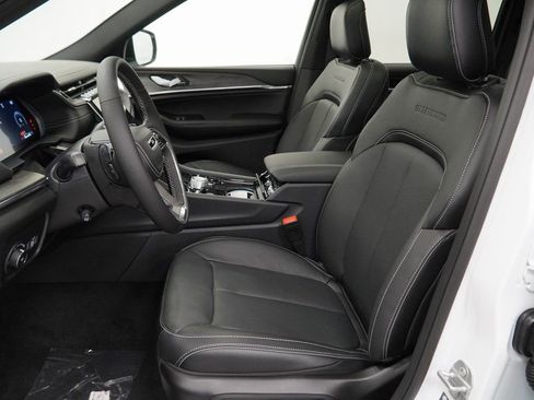 New 2025 Jeep Grand Cherokee Overland image 15