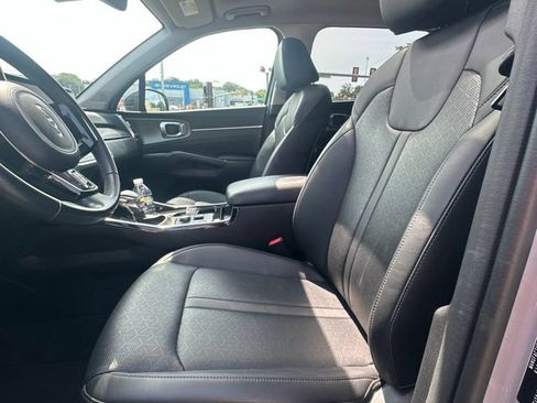 Used 2023 Kia Sorento SX FWD image 4