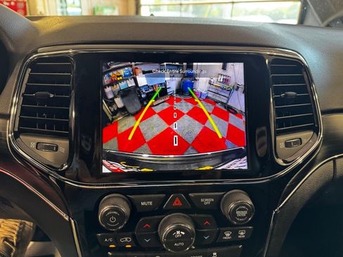 Used 2020 Jeep Grand Cherokee Limited image 26