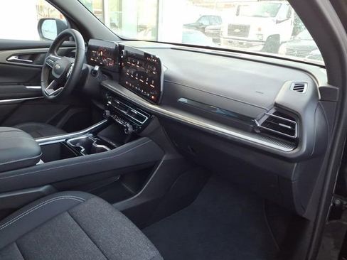 Used 2026 Chevrolet Traverse LT w/ Driver Confidence Package image 9