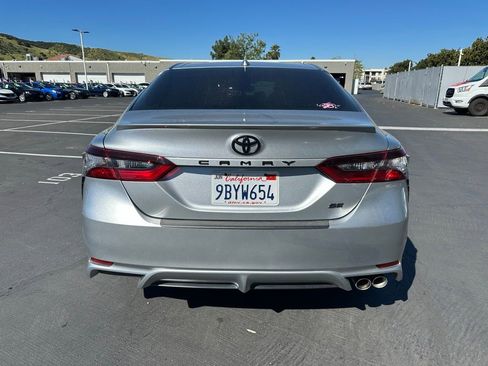 Used 2022 Toyota Camry SE w/ Convenience Package image 3