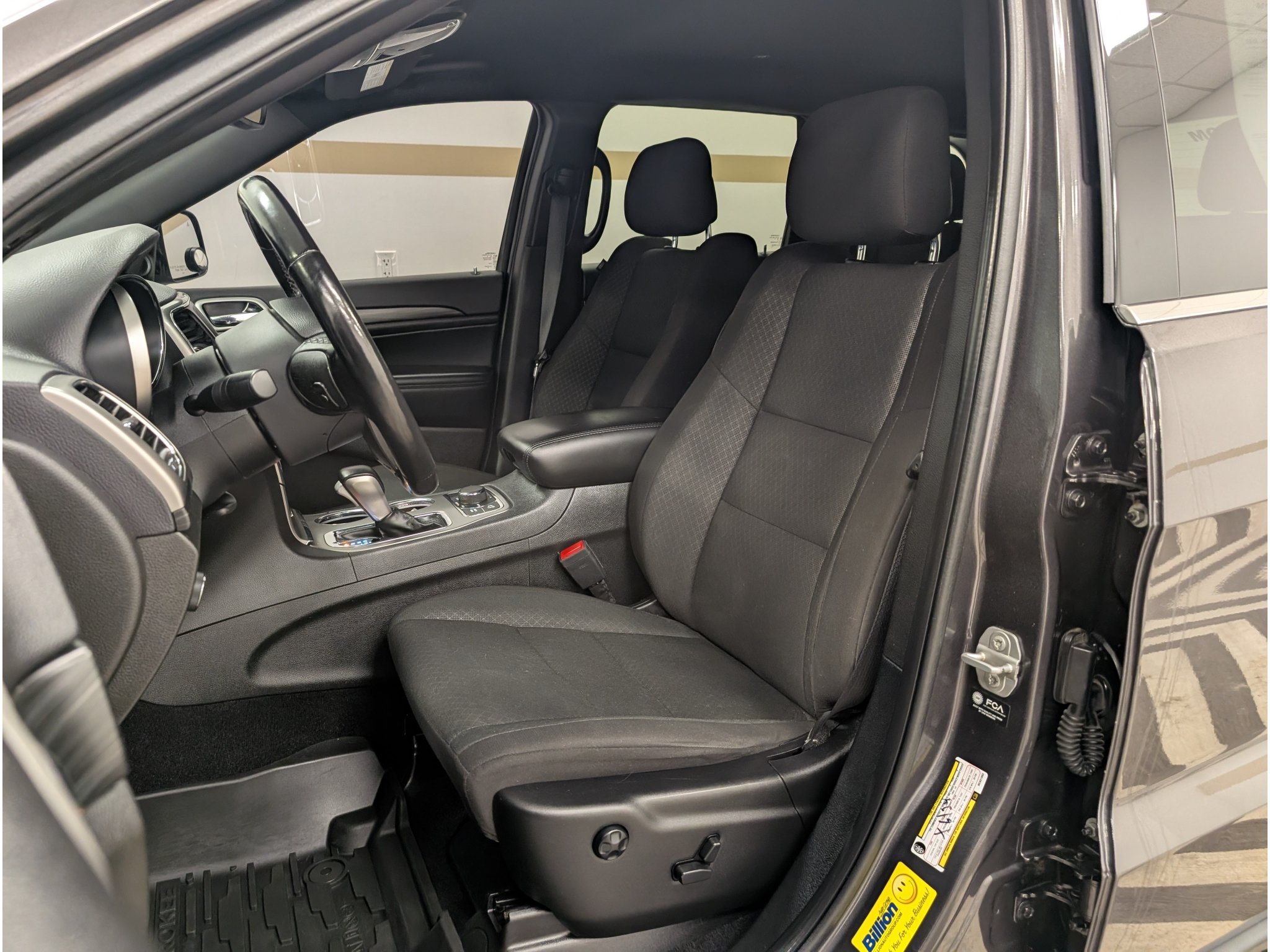 Used 2021 Jeep Grand Cherokee Laredo AWD/4WD image 7