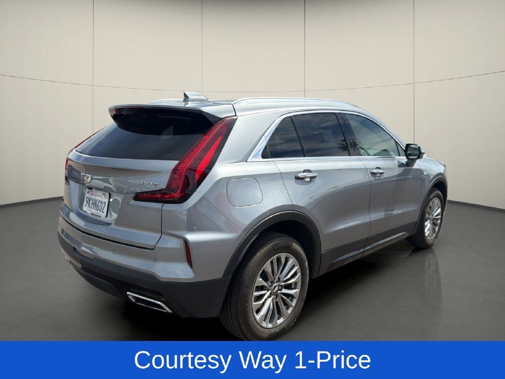 Used 2024 Cadillac XT4 Premium Luxury FWD image 9