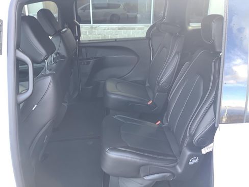 New 2026 Chrysler Pacifica Select image 10