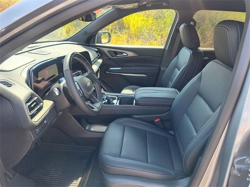 New 2025 Chevrolet Traverse LT w/ Enhanced Driving Package image 19