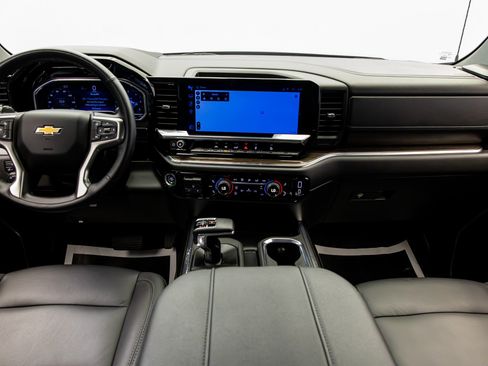 Used 2024 Chevrolet Silverado 1500 LT AWD/4WD image 38