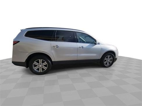 Used 2017 Chevrolet Traverse LT image 9