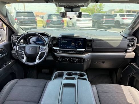 Used 2022 Chevrolet Silverado 1500 RST AWD/4WD image 2