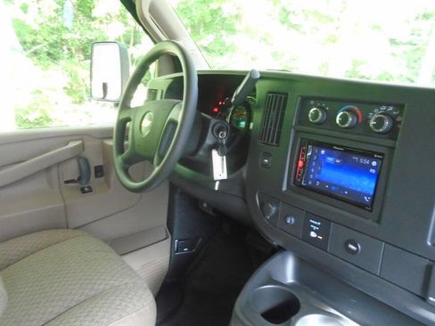 Used 2019 Chevrolet Express 4500 w/ RV Package image 42