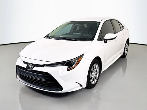 Used 2025 Toyota Corolla LE FWD image 4