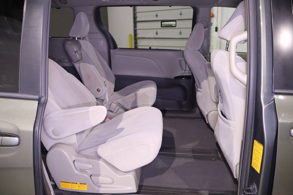 Used 2012 Toyota Sienna LE FWD image 28