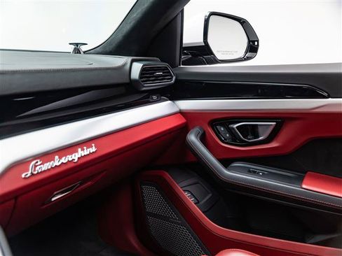 Used 2020 Lamborghini Urus AWD/4WD image 30