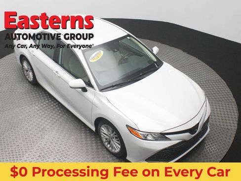 Used 2019 Toyota Camry XLE w/ Carpet Mat Package FWD image 3