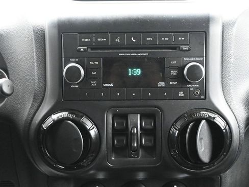 Used 2012 Jeep Wrangler Unlimited Sahara AWD/4WD image 19