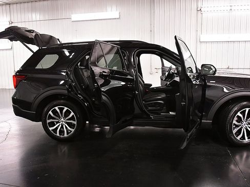 Used 2025 Ford Explorer ST-Line image 31