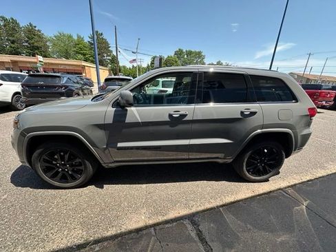 Used 2021 Jeep Grand Cherokee Laredo X AWD/4WD image 4