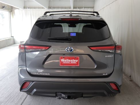 Used 2023 Toyota Highlander XLE AWD/4WD image 27