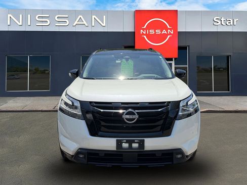 Used 2022 Nissan Pathfinder Platinum AWD/4WD image 2