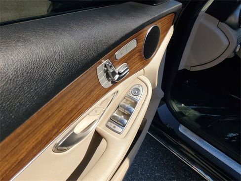 Used 2020 Mercedes-Benz C 300 4MATIC Sedan image 9
