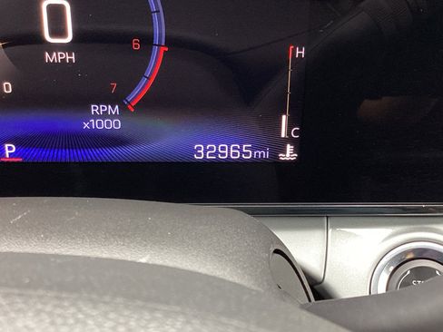 Used 2025 Chevrolet Trax LT FWD image 3