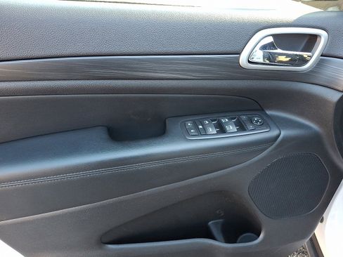 Certified 2020 Jeep Grand Cherokee Laredo w/ 18" Wheel & 8.4" Radio Group image 13