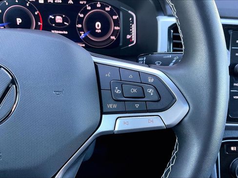 Used 2022 Volkswagen Atlas Cross Sport SEL image 11