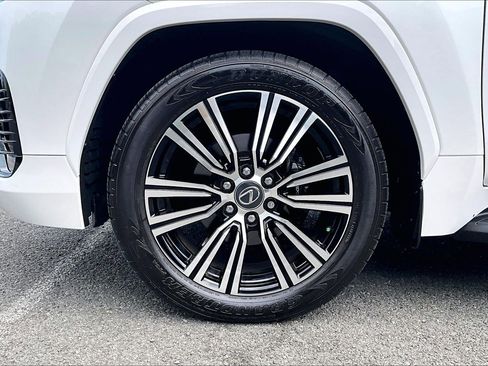 Used 2024 Lexus LX 600 4WD w/ Appearance Package image 8