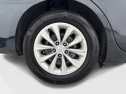 Used 2017 Toyota Camry LE FWD image 47