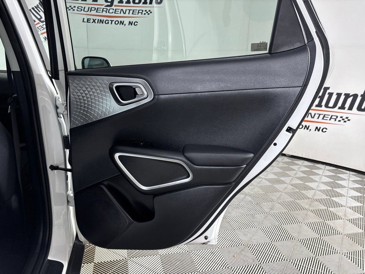 Used 2025 Kia Soul LX w/ LX Technology Package FWD image 25