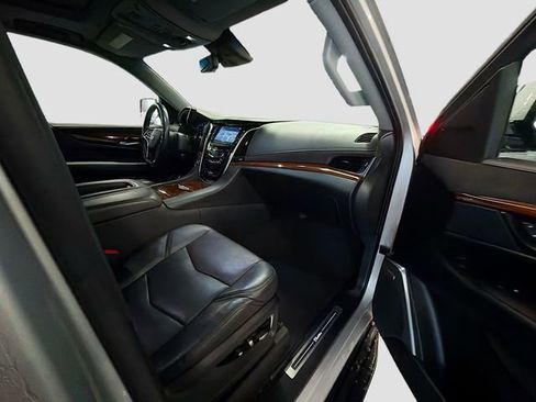 Used 2019 Cadillac Escalade Luxury image 28