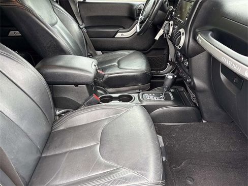 Used 2018 Jeep Wrangler Unlimited Rubicon w/ Connectivity Group image 23