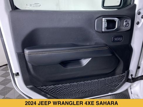 Used 2024 Jeep Wrangler Unlimited Sahara w/ Technology Group AWD/4WD image 12