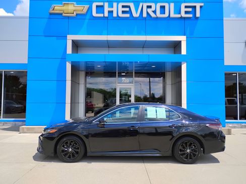 Used 2024 Toyota Camry SE FWD image 11