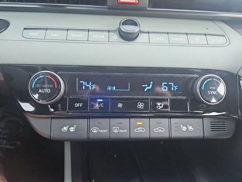 Used 2024 Hyundai Elantra Limited image 15