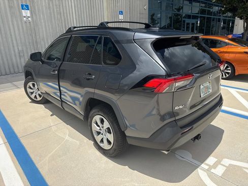 Used 2020 Toyota RAV4 LE FWD image 4