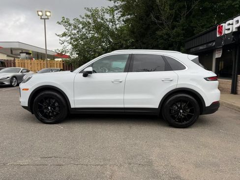 Used 2024 Porsche Cayenne AWD/4WD image 9
