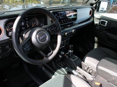 Used 2024 Jeep Gladiator Sport image 2