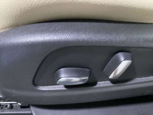 Used 2018 Cadillac XT5 FWD image 18