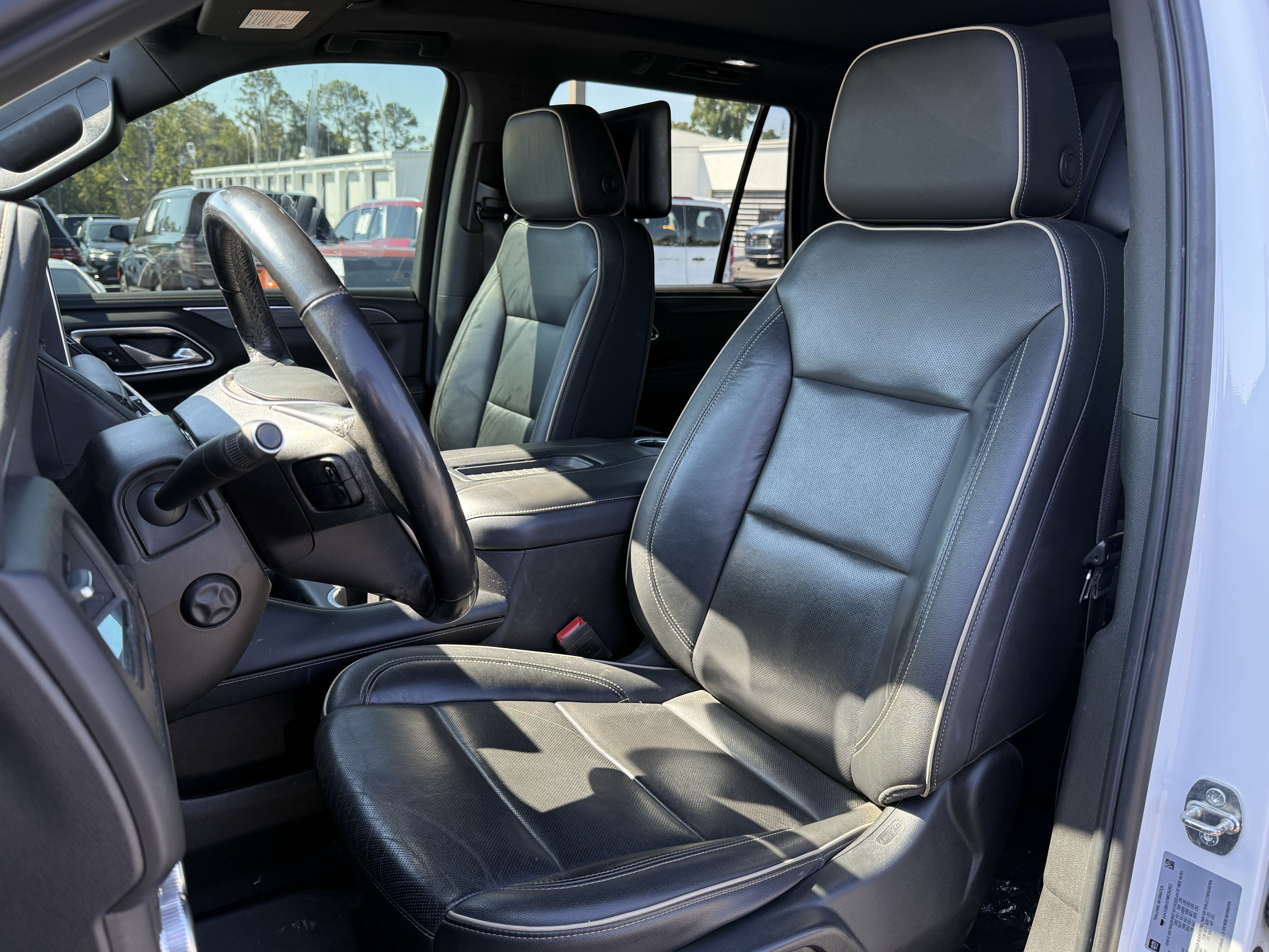 Used 2021 GMC Yukon SLT w/ Rear Media and Nav Package AWD/4WD image 7