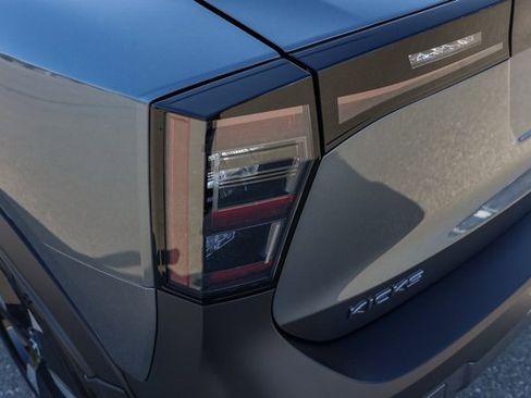 New 2025 Nissan Kicks SR image 7