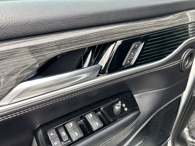 Used 2022 Jeep Wagoneer Series III w/ Premium Group I AWD/4WD image 17