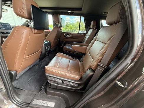 Used 2021 Chevrolet Tahoe High Country w/ Premium Package image 18