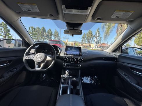 Used 2025 Nissan Sentra SV FWD image 32