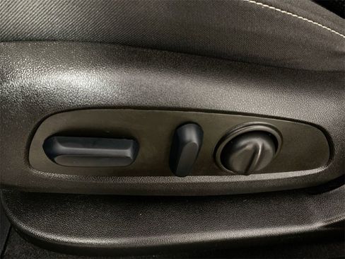 Used 2023 GMC Acadia SLE w/ Driver Convenience Package image 12