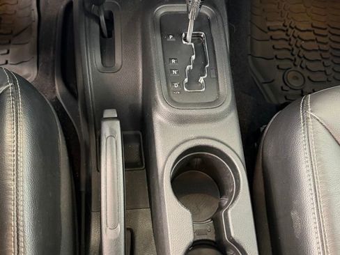 Used 2018 Jeep Wrangler Sahara w/ Connectivity Group AWD/4WD image 26
