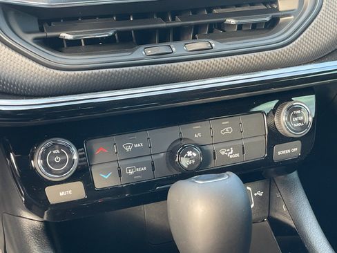 New 2026 Jeep Compass Latitude image 21